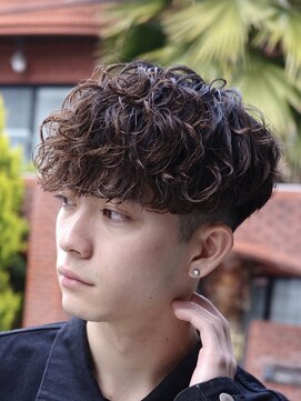 フィフスパーク(fifth PARK) 渋谷スペインカールラルフカール刈り上げ高めツーブロックメンズ