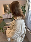 レイヤーカット×育てる明るめベージュカラー