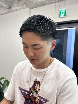 吉 黒髪短髪フェード