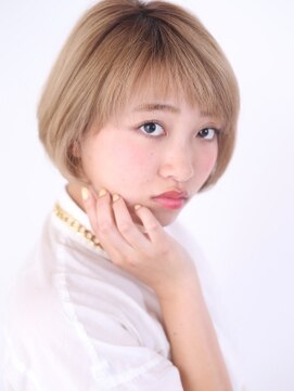 エマージュ 新宿(Emerge) ナチュラルショートボブｘプラチナシルバーで冒険！