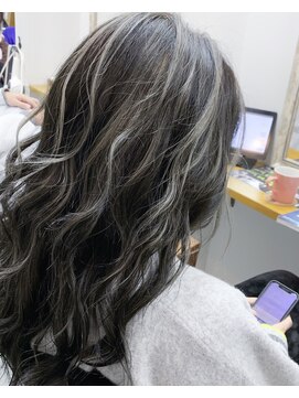 リシャルム 新保店(Re charme) ［Re Charme/近藤恭輔］ホワイトベージュハイライトカラー