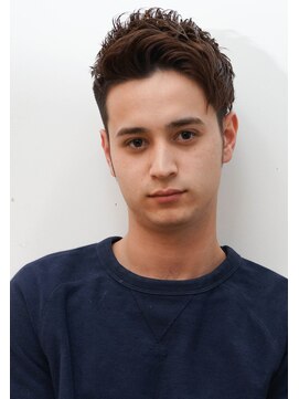 メリケンバーバーショップ コウベ(MERICAN BARBERSHOP KOBE) ビジカジ刈り上げツーブロック無造作ショートにイメチェン