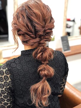 ヘアールームキュー(HAIR ROOM quu+) 個性的な編みおろしSTYLE
