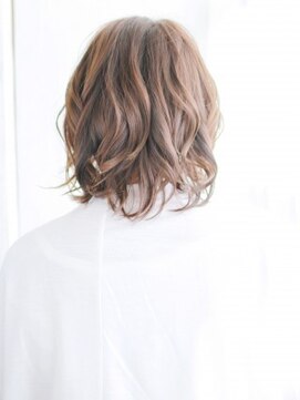 ヘアメイク ナル(hair make nalu) 前髪ショートバングのミックスカールスタイル