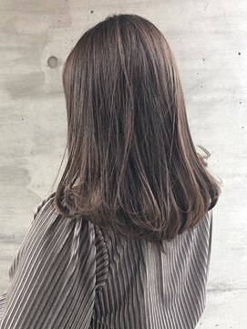 透明感アッシュブラウン 毛先重ためミディアム L メイプルフェロー Maple Fellow のヘアカタログ ホットペッパービューティー
