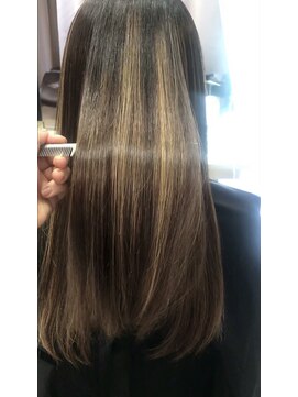 エクラート リラ 立川店(ECLART lilas.) ブリーチ歴× 縮毛矯正 《吉田》