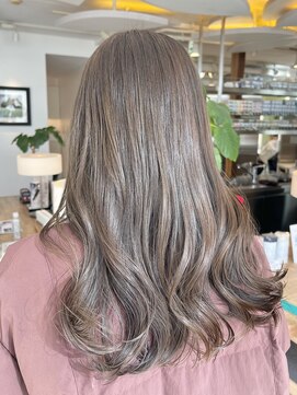 ビーチ(BEACH) 透明感たっぷりオリーブベージュカラー