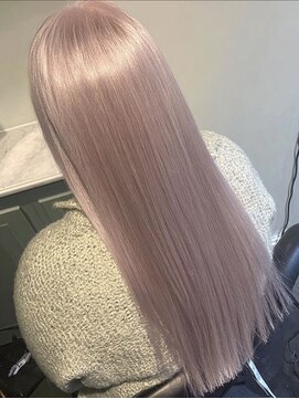 イル(iLe.) ミルクティー/ブリーチカラー/ウルフカット/レイヤーカット