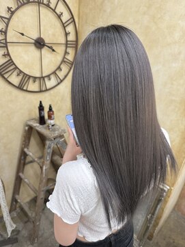 ユニーク(UniQ) グレー味強めなグレージュ