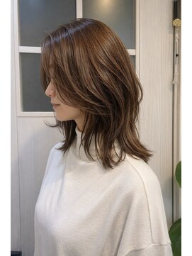 ジゼルアライ(gisele arai) 重く見せない、柔らかレイヤー