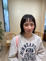 シフト(SHEEFT)&nbsp;抜け感切りっぱなし外ハネスタイル透明感カラーミディアムヘア