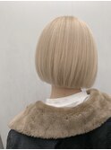 ホワイトミルクティー_ブロンド_ハイトーン_切りっぱなし_ボブ