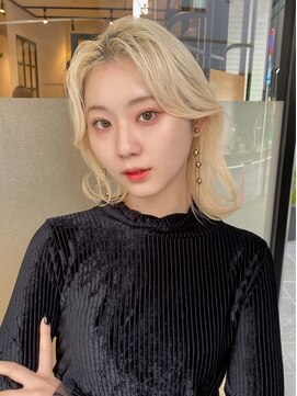 ウィーブス セタガヤ(weaves -SETAGAYA-) 小顔似合わせカット×ホワイトブロンド×デザインカラー