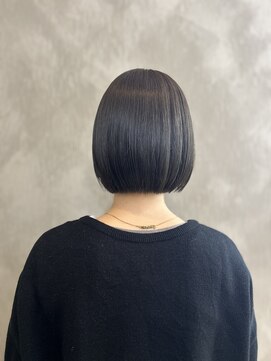 ロビンソン(Robinson) ワイドバング/切りっぱなしボブ/グレージュカラー