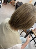 レイヤーボブ×くすみベージュ