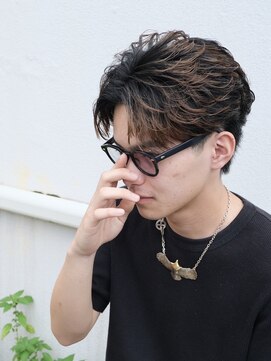 ビカム 名駅(become) 【フェザーパーマ】センターパートコンマバング