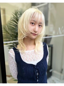 ナナ(NANA) ウルフカット/ミディアムウルフ/ブロンド/抜きっぱなし