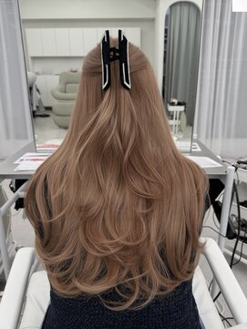 アマトウキョウスマートサロン(AMA TOKYO×Smart Salon) ヘーゼルベージュ　ブリーチなし　レイヤーカット　海外風