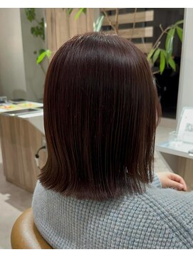 20代から30代タッセルボブ切りっぱなしボブ