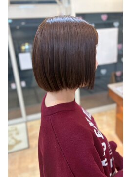 ヒラトヤ 肴町店 20代30代大人可愛いツヤ感前下がりシースルーバングショートボブ