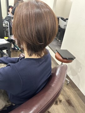 ライフ 星田店(Lyfe) 後頭部ふんわり丸みレイヤー大人女性向け上品ショート_435