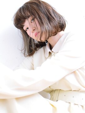 シータ(CITA) ボブ×デザインカラー（グレイ系ハイライト）