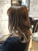 サロンドクロエ(Salon de Chloe)&nbsp;《Chloe／倉敷》  インナーカラー 【色／ミルクティーアッシュ】