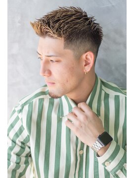 にもう ナチュラルフェードカットバーバースタイルワイルドアップバング