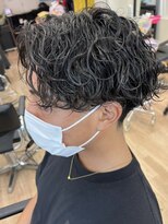 ウェイビーエフティフィフス 横浜西口(WAVEY ft.fifth)&nbsp;波巻きパーマセンターパートツイストパーマメンズマッシュパーマ