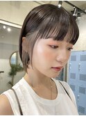 インナーカラーベージュショートボブ黒髪ボブ前髪インナーカラー