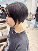 あえての黒髪がカッコかわいいツーブロショート