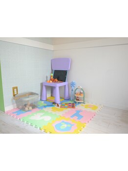 お子様連れでも気兼ねなく通える♪周りを気にせず施術が受けられる♪お子様も一緒にサロンTimeを過ごせる！