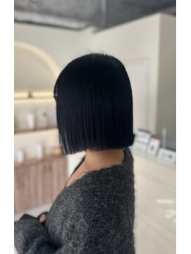 ジーナ 博多筑紫口(Zina) 【KANA】切りっぱなしボブ×ネイビーブルー