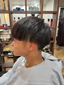 アンカー(ANCHOR) MEN’S HAIR/サーフカール/刈り上げセンターパート/印西市