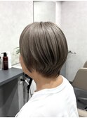 透明感で魅せる白髪ぼかしカラー