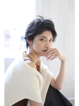 ヘアリゾート ブーケ(hair+resort bouquet) アップバングの黒髪クールショートヘア