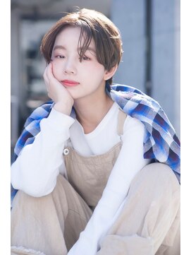 メーヴェ(Mowen) mowen 南堀江　丸みショート×ミルクティーベージュ×外国人風