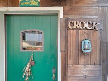 ヘアメイククロック(hair make CROCK)の雰囲気（小さな緑のドアが目印◎路面店でベビーカーも楽々♪）