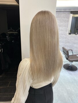 ルーブ トウキョウ(Loob. TOKYO) ホワイトベージュ【池袋、ケアブリーチ、イルミナカラー】