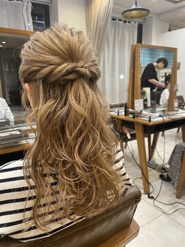 ペイジバイネオリーブ 吉祥寺店(Paige by Neolive) ハーフアップスタイル