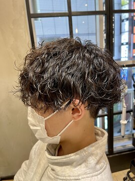 エフエム 明大前(FM) バーバー　ツイストスパイラル/波巻きパーマ/フェードカット