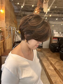 ウィークエンド(WEEKEND) ベージュ大人ショート