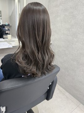 オン(On) グレージュカラー