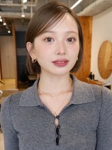 ノイカーム(noi Calm) 顔周りレイヤーカットくびれヘアミルクティーベージュカラー韓国