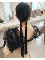 ミラ(Mila)&nbsp;大人気艶感アレンジ！タイトツイン♪ロングアレンジ♪