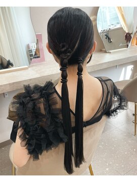 ミラ(Mila) 大人気艶感アレンジ！タイトツイン♪ロングアレンジ♪