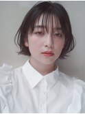 グレージュ　大人かわいい　フェザーバング　マッシュショート