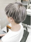 シルバーカラー　前髪マッシュショート  ツイストスパイラル