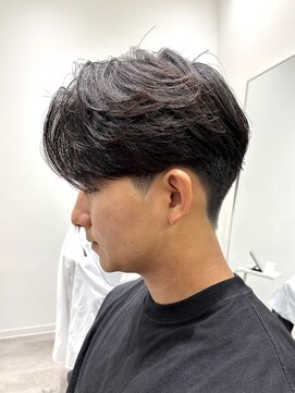 カルム(kalm) 毛流れセンターパートニュアンスパーマカルマヘアメンズパーマ