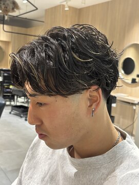 レボ 片町店(Revo) ラルフカール×テーパーフェード×金メッシュ